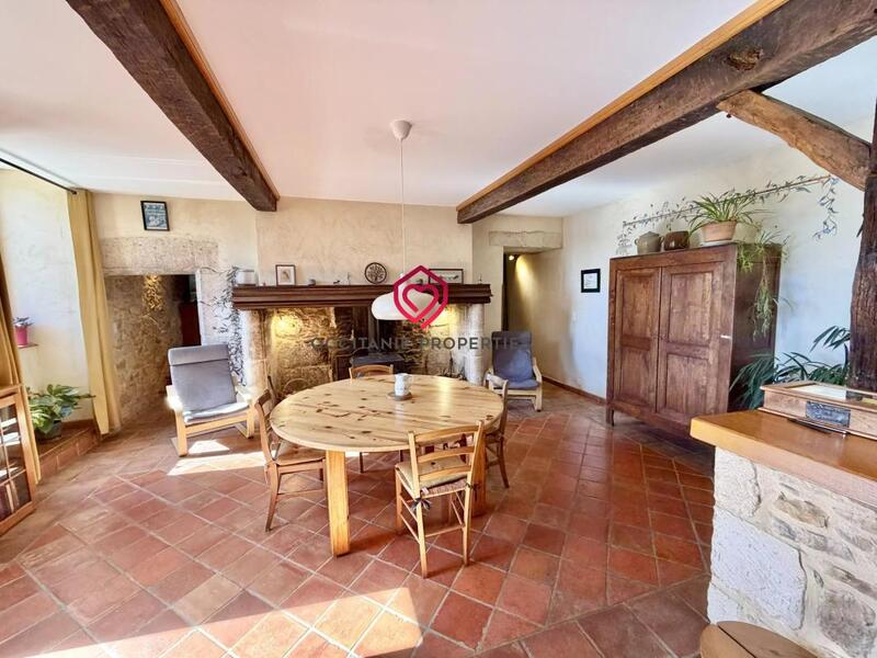 Propriété - 254 m² - 7 pièces