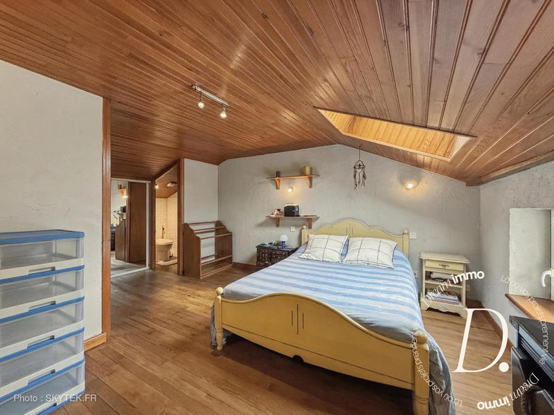 Maison - 280 m² - 6 pièces