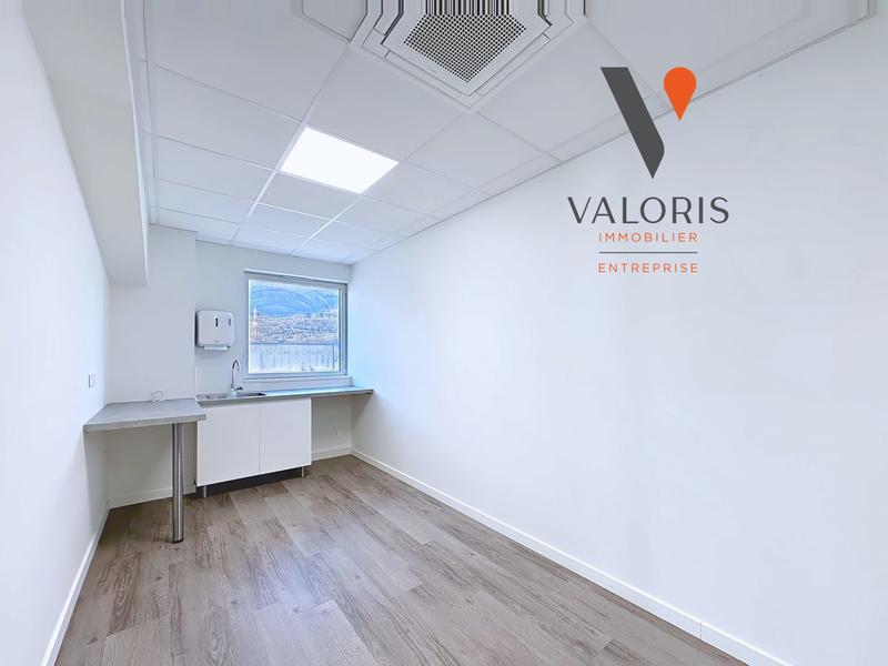 Bureau - 121 m² - 2 pièces