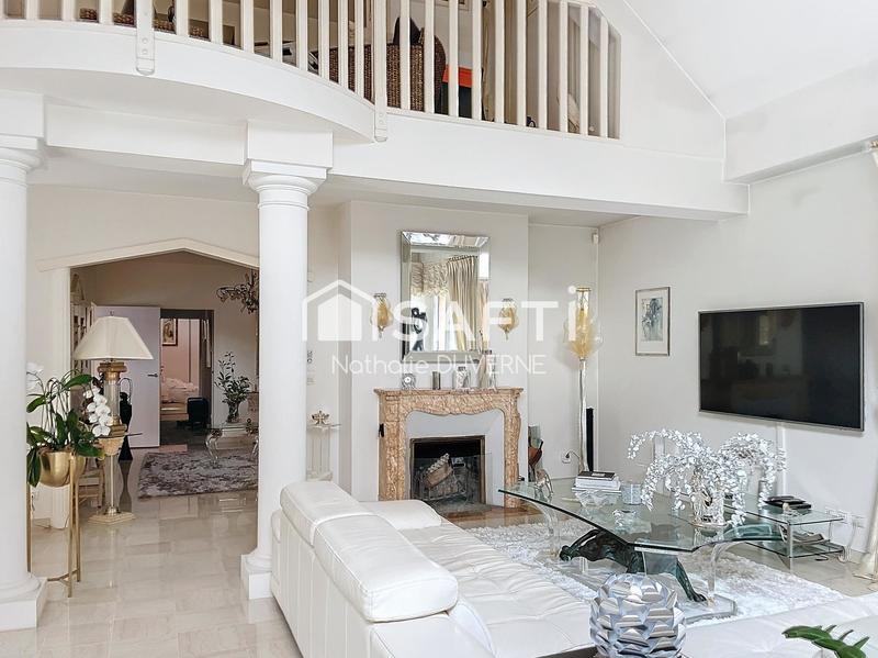 Maison - 242 m² - 7 pièces