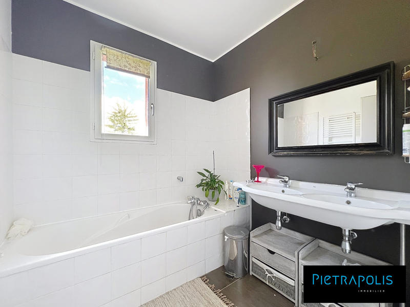 Maison traditionnelle - 178 m² - 5 pièces