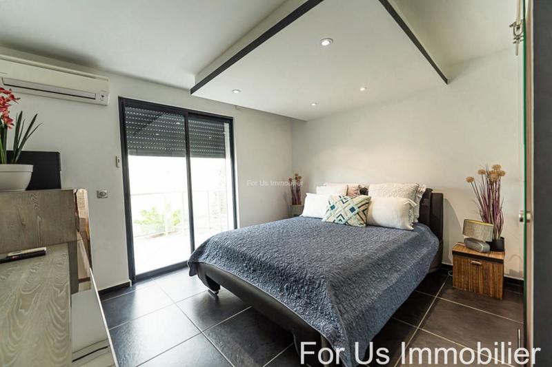 Villa - 271 m² - 8 pièces