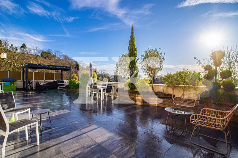 Appartement - 144 m² - 6 pièces