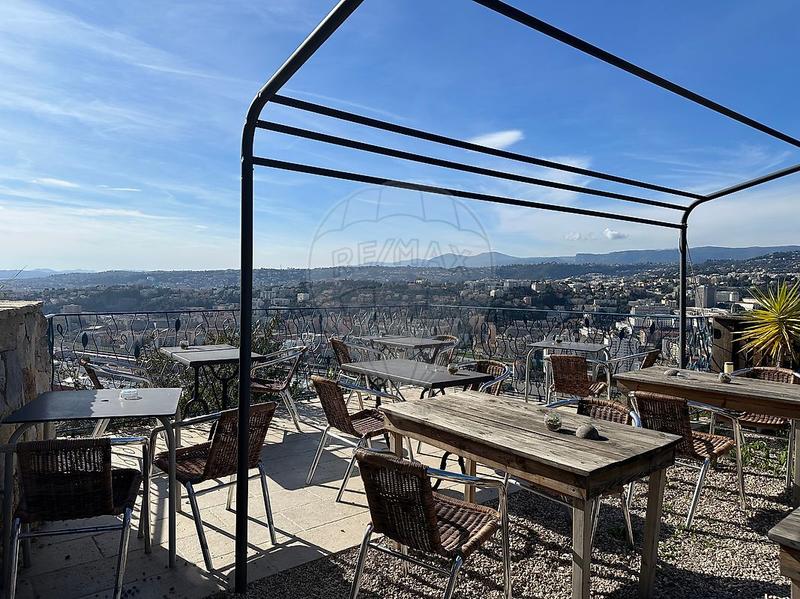 Propriété - 213 m² - 9 pièces