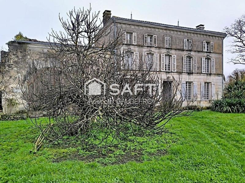 Maison - 270 m² - 9 pièces