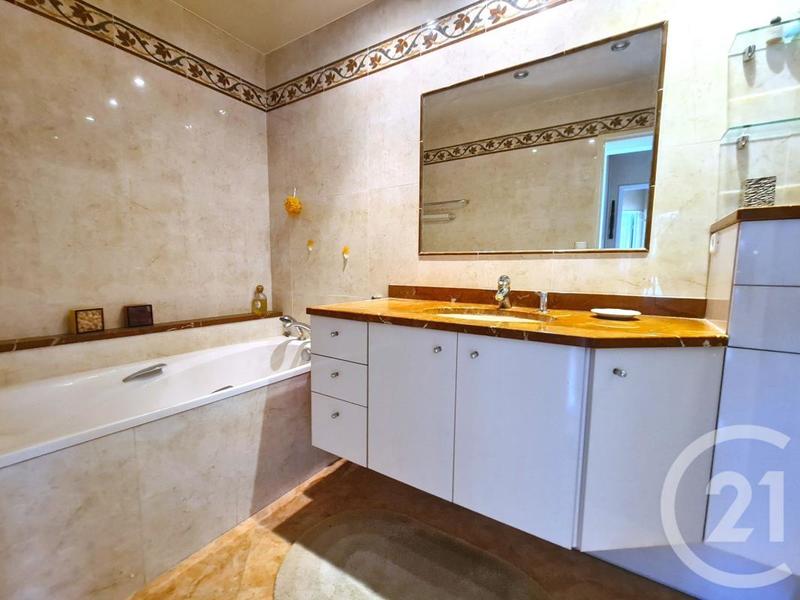 Appartement - 75 m² - 4 pièces