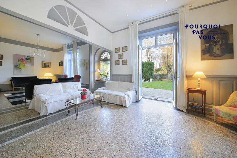 Maison - 400 m² - 10 pièces