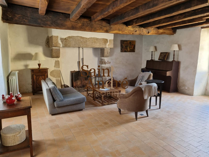 Maison - 370 m² - 6 pièces