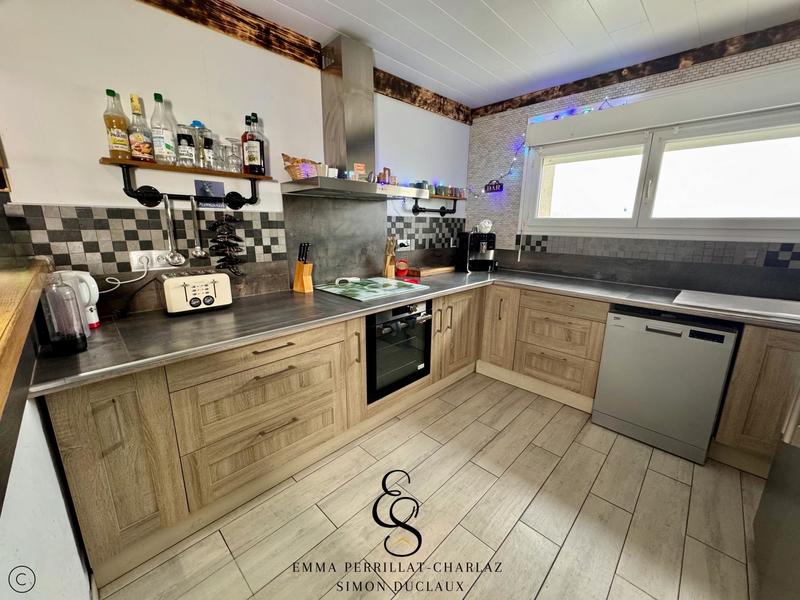 Maison - 90 m² - 6 pièces