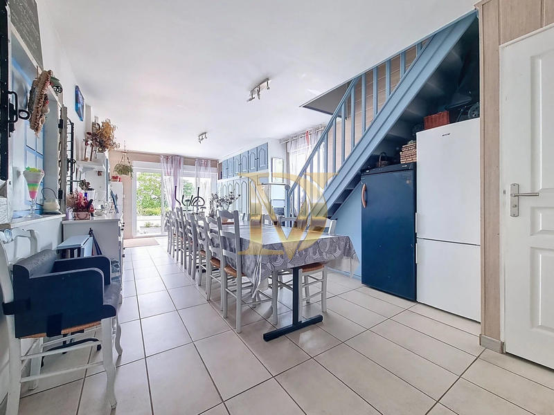 Maison - 230 m² - 8 pièces