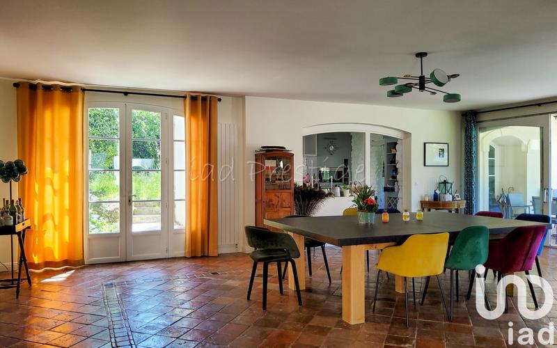 Maison - 868 m² - 14 pièces