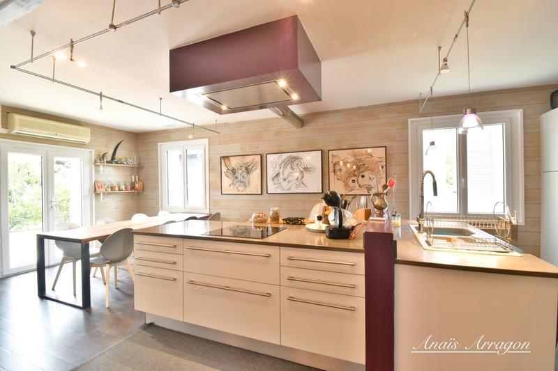 Propriété - 250 m² - 9 pièces