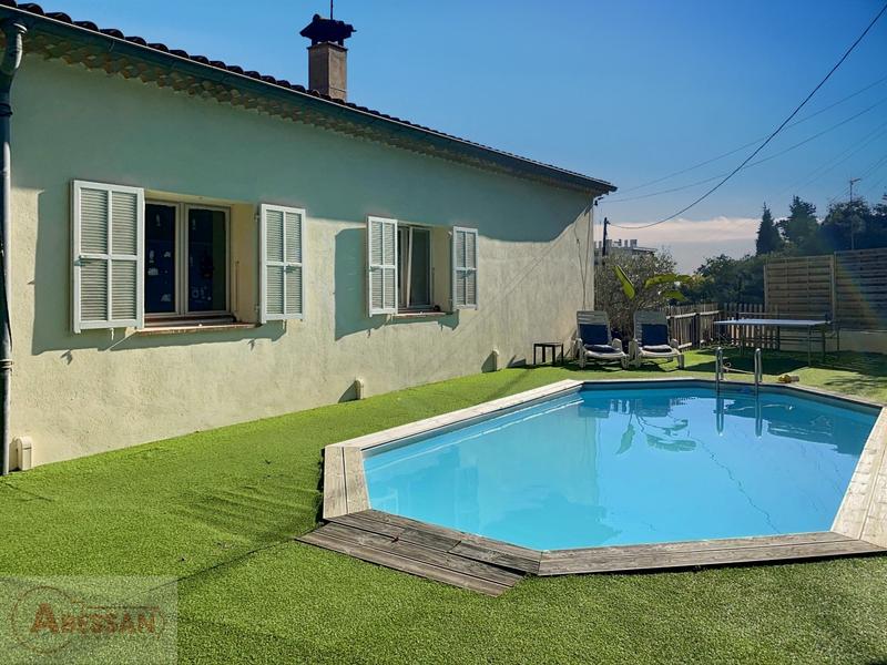 Maison - 200 m² - 7 pièces