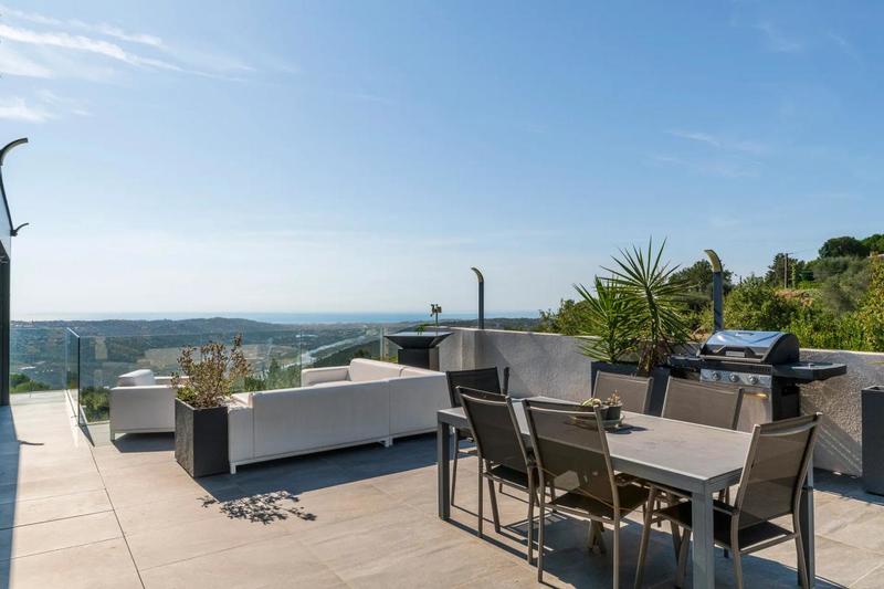 Villa - 233 m² - 8 pièces
