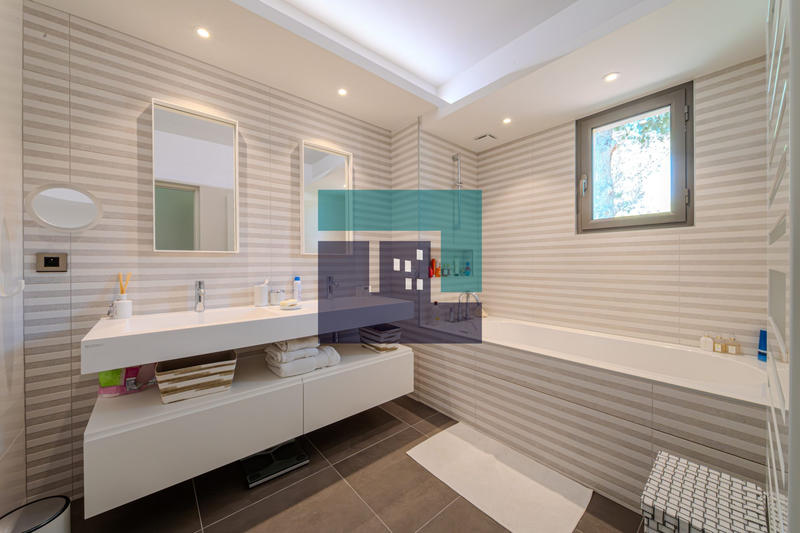 Villa - 420 m² - 7 pièces