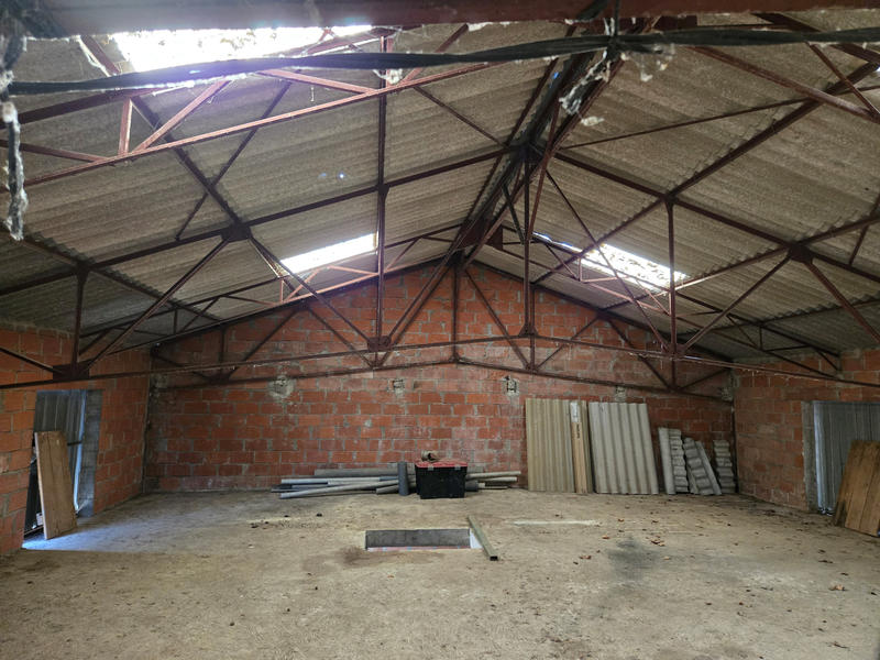 Local d'activités - 126 592 m²