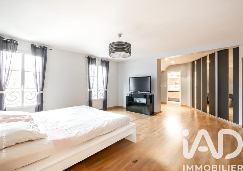 Maison - 1 m² - 15 pièces