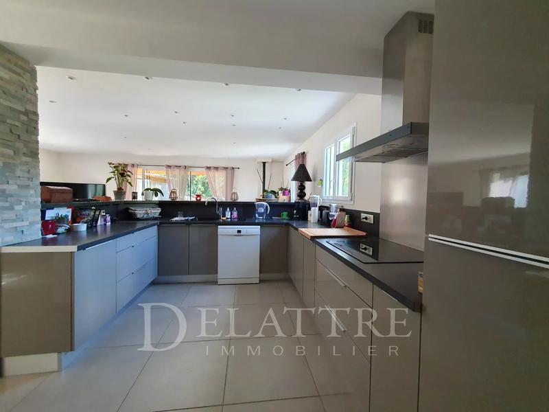 Maison - 180 m² - 8 pièces