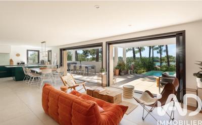 Maison - 290 m² - 8 pièces