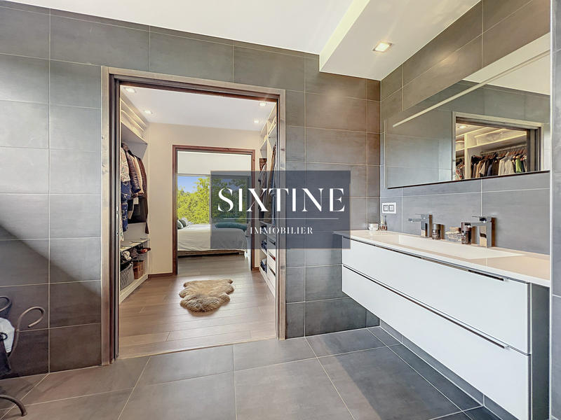 Maison contemporaine - 254 m² - 7 pièces