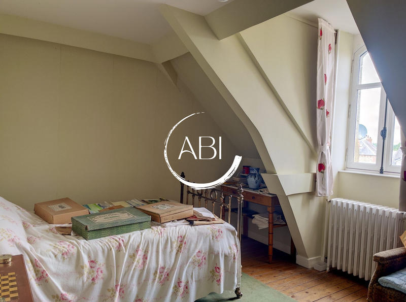 Maison - 220 m² - 9 pièces