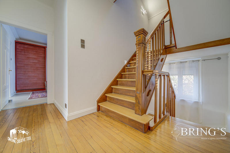 Maison - 181 m² - 10 pièces