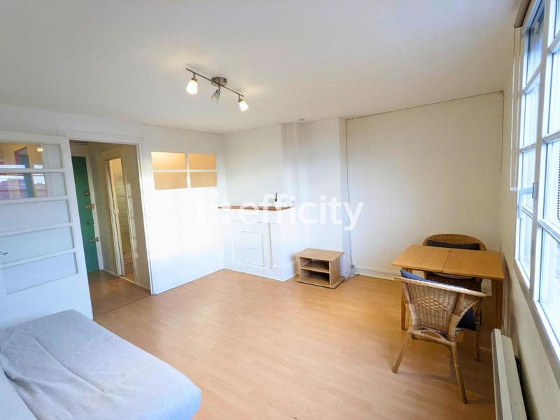 Studio - 25 m² - 1 pièce