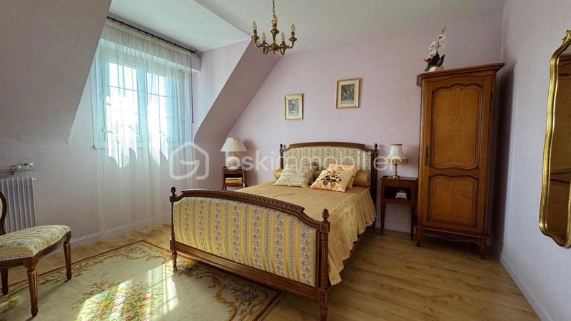 Maison traditionnelle - 136 m² - 8 pièces