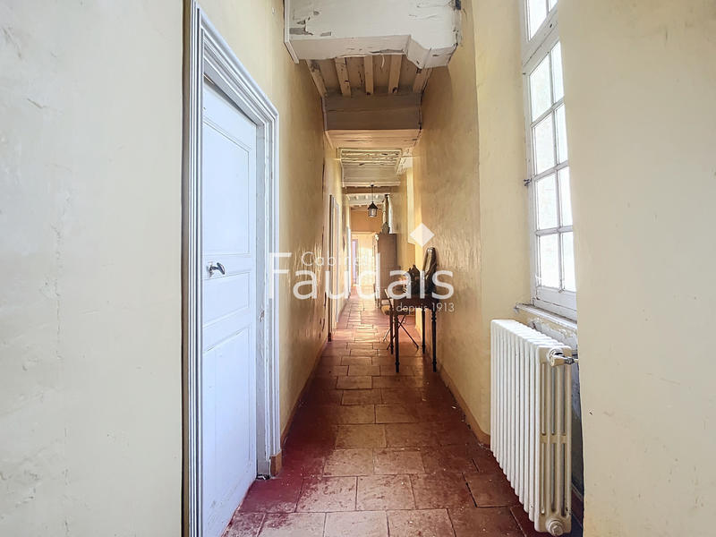 Propriété - 300 m² - 6 pièces