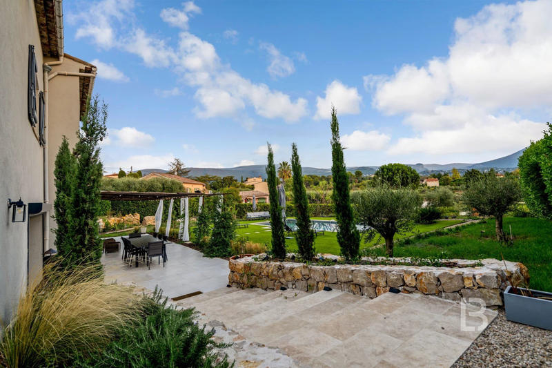 Maison - 315 m² - 8 pièces