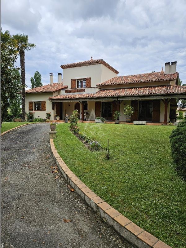 Maison - 200 m² - 5 pièces