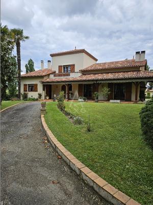 Maison - 200 m² - 5 pièces