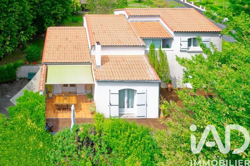 Maison - 215 m² - 7 pièces