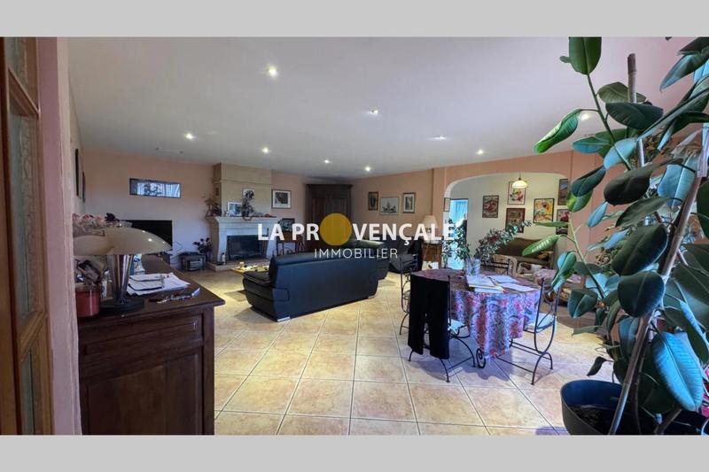 Maison - 290 m² - 9 pièces