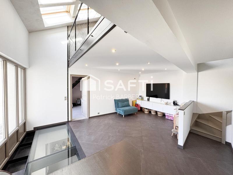 Maison - 225 m² - 8 pièces