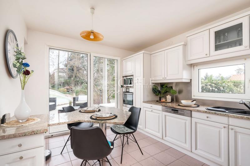 Villa - 207 m² - 9 pièces