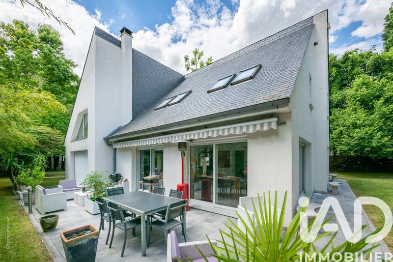 Maison - 245 m² - 9 pièces