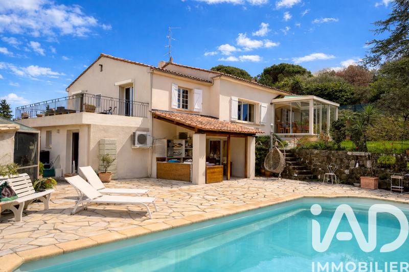 Maison - 220 m² - 6 pièces