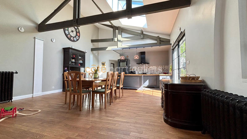 Maison - 305 m² - 7 pièces