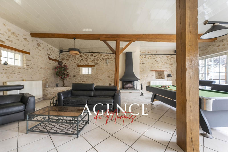 Maison - 251 m² - 5 pièces