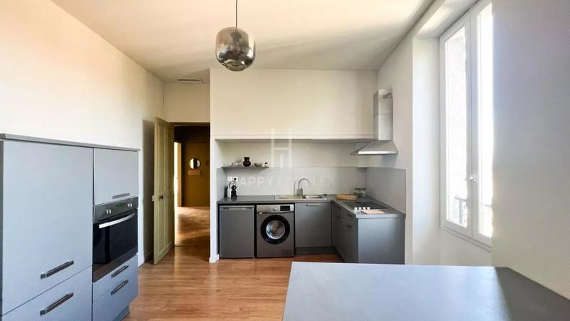 Appartement - 90 m² - 5 pièces