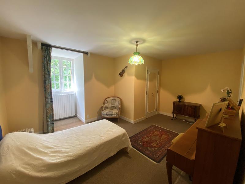 Maison traditionnelle - 277 m² - 9 pièces