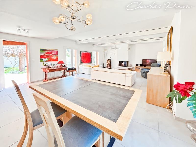 Maison - 200 m² - 7 pièces