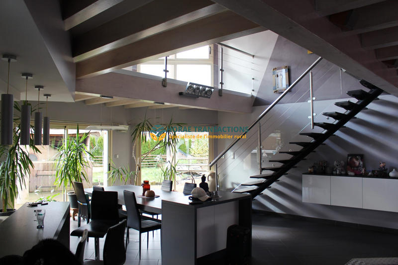 Maison - 327 m² - 9 pièces