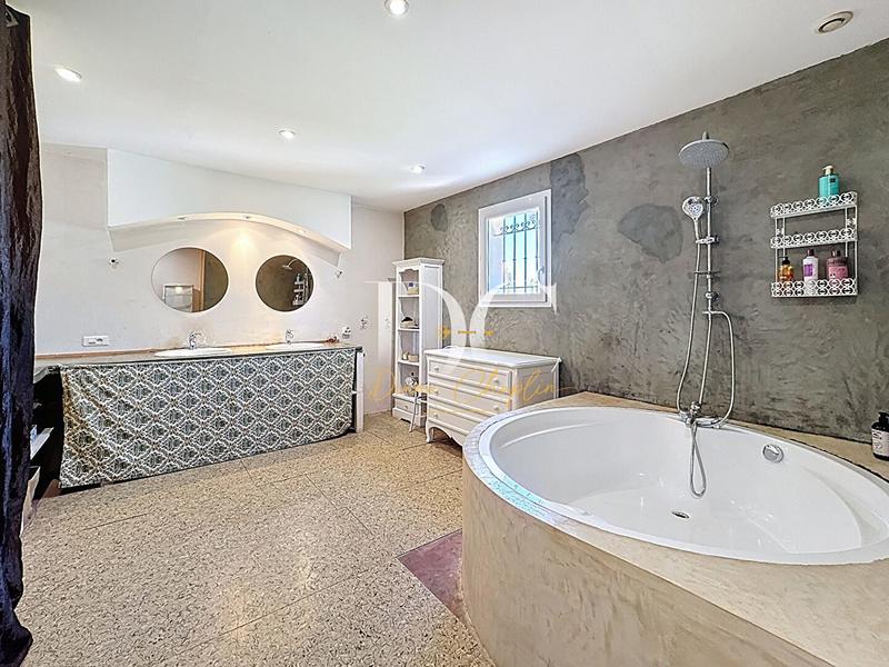 Maison - 182 m² - 5 pièces