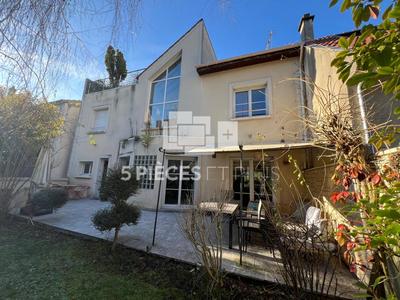 Maison - 200 m² - 7 pièces