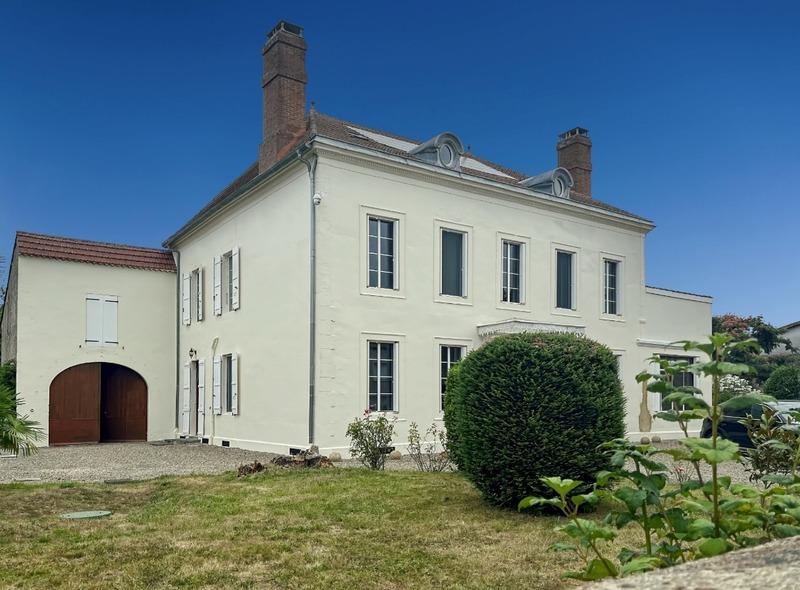 Maison de maîtres - 372 m² - 10 pièces