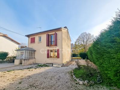 Maison - 93 m² - 5 pièces