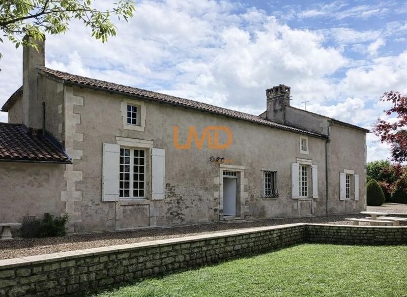 Demeure - 261 m² - 8 pièces