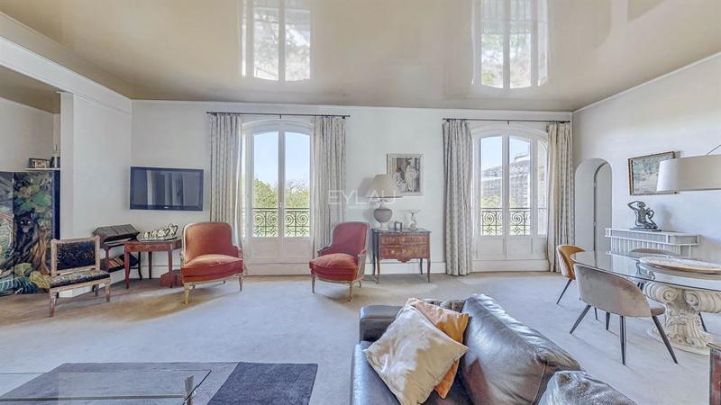 Appartement - 140 m² - 5 pièces